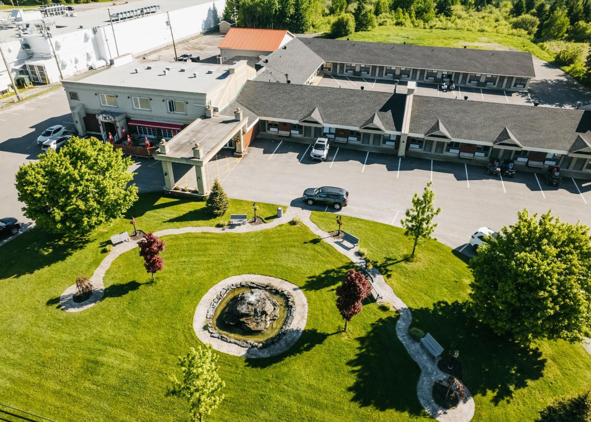 Hotel Motel Le Quiet Lac-Megantic Bagian luar foto