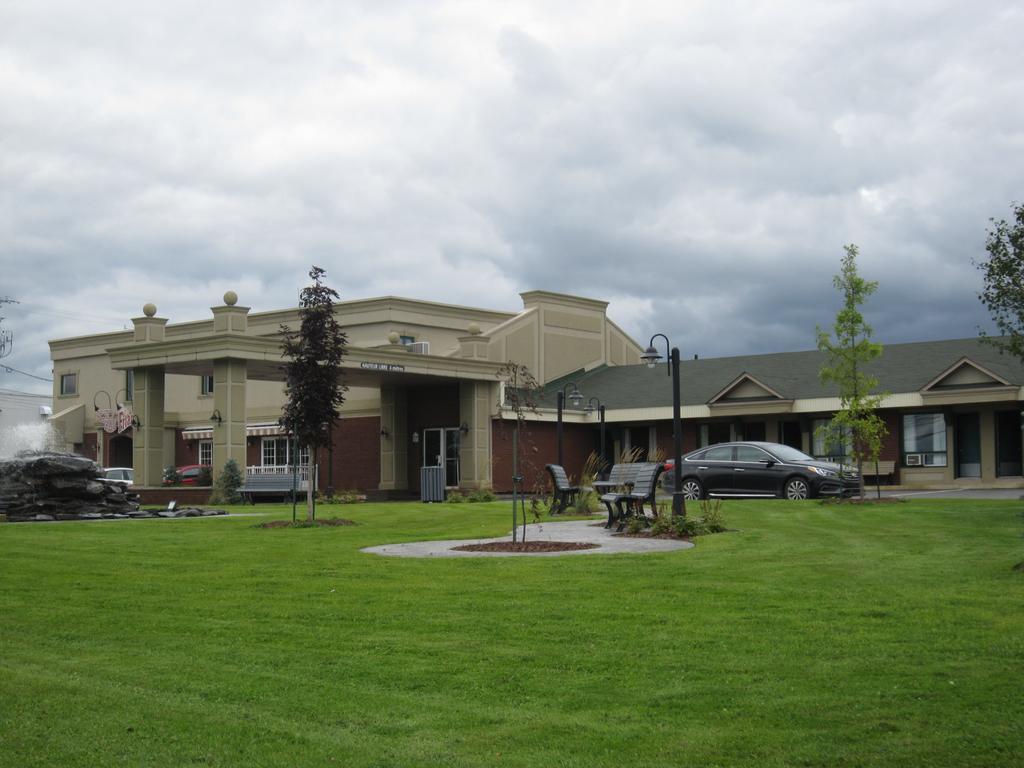 Hotel Motel Le Quiet Lac-Megantic Bagian luar foto