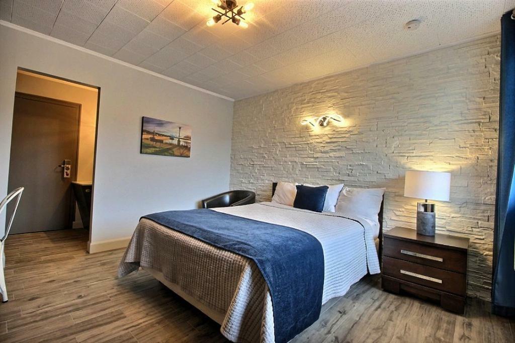 Hotel Motel Le Quiet Lac-Megantic Bagian luar foto
